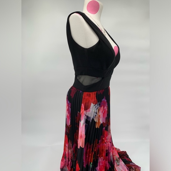Xscap Pleated Floral-Print Evening Gown Size 4P - Picture 4 of 9